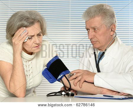 Old woman came to the doctor