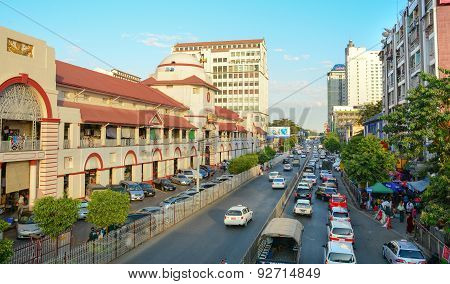 Sule Boulevard With Bogyoke Market In Yangon