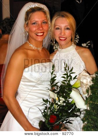 Portrait - deux jolies femmes souriantes