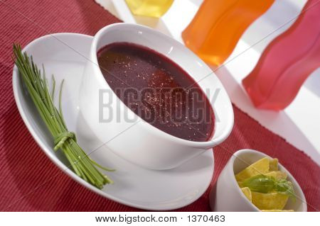 Aperitivo e sopa Borsch vermelho 