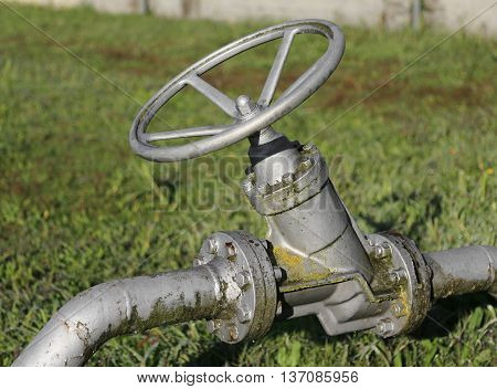 Huge Equipment Circular Shape For Maneuvering The Valve For Clos