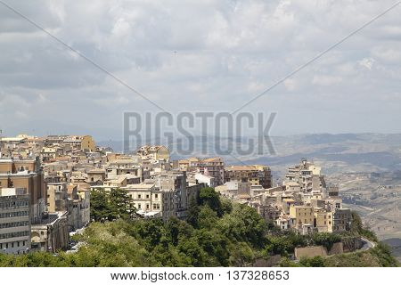 Enna is the highest Italian provincial capital (931 m above sea level)