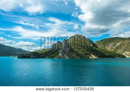 river island sky water blue white light snny clouds