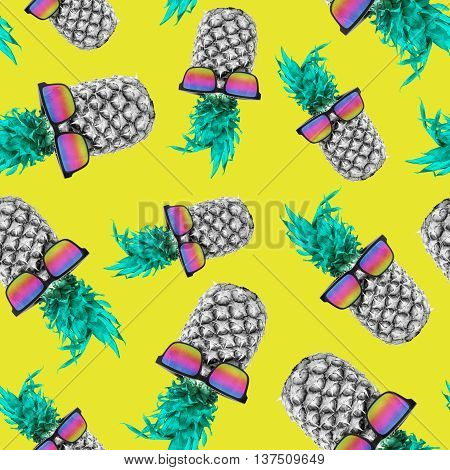 Summer Pineapple With Sunglasses Seamless Pattern