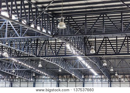 Roof struction of large modern warehouse structure