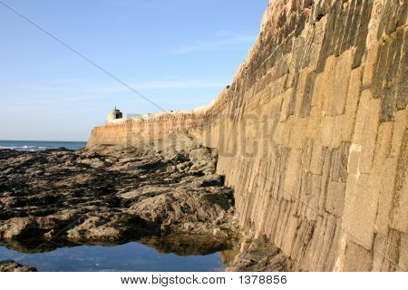 คีย์ Portreath และสระว่ายน้ำหินในน้ำ