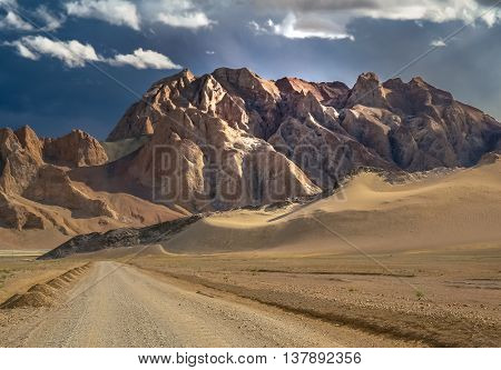 Mountain road through the high central Tibetan plateau, Tibet, China
