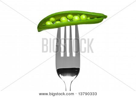 Erbse Pod auf eine Gabel, Isolated On White