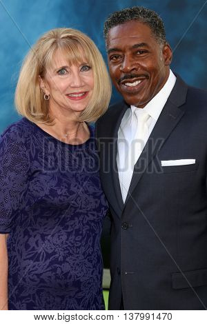 LOS ANGELES - JUL 9:  Linda Kingsberg, Ernie Hudson at the Ghostbusters Premiere at the TCL Chinese Theater IMAX on July 9, 2016 in Los Angeles, CA