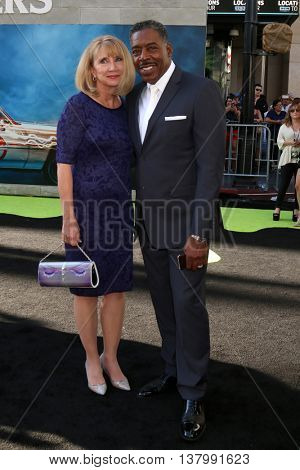 LOS ANGELES - JUL 9:  Linda Kingsberg, Ernie Hudson at the Ghostbusters Premiere at the TCL Chinese Theater IMAX on July 9, 2016 in Los Angeles, CA