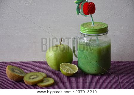 Fresh Mixed Apple And Lemon Kiwi Smoothie In Mason Jar, Healthy Eating, Superfoods.