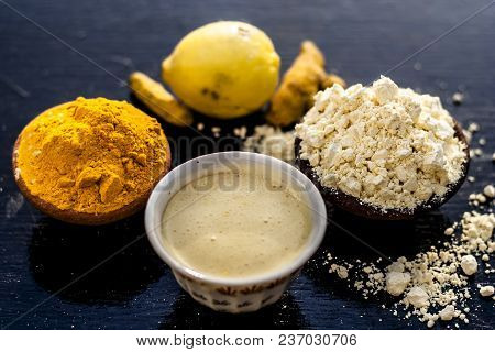 Chana,haldi,limbo Ka Ubtan Or Ayurvedic Face Pack Of Turmeric, Lemon, And Gram Flour On Wooden Surfa