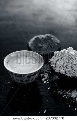 Chana,haldi,limbo Ka Ubtan Or Ayurvedic Face Pack Of Turmeric, Lemon, And Gram Flour On Wooden Surfa