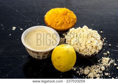 Chana,haldi,limbo Ka Ubtan Or Ayurvedic Face Pack Of Turmeric, Lemon, And Gram Flour On Wooden Surfa