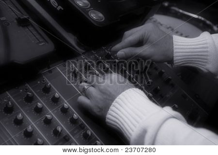 DJ 20