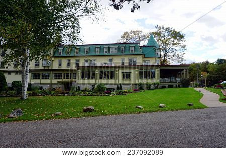 Staffords Bay View Inn Offers Elegant Lodging And Fine Dining In Bay View, Michigan.