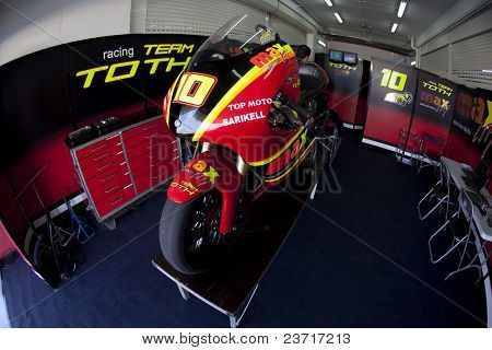 巴伦西亚，西班牙-11 月 6 日： MotoGP Comunitat 瓦伦西亚-框 Passini-关于 2009 年 11 月 6 日在弗吉尼亚州