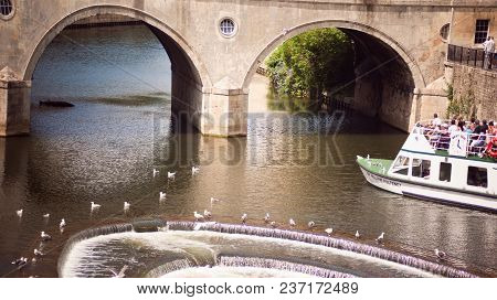 Bath, England. 4th July, 2015:  The Weir And Boat Full Of Tourist In  River Avon,  Bath Somerset Eng