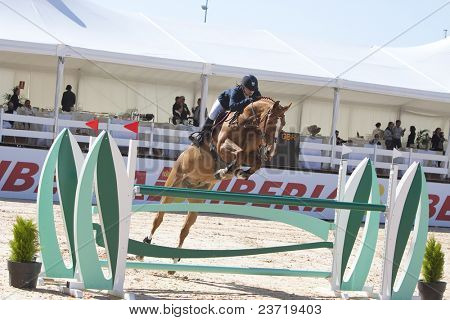 VALENCIA, Spagna - 8 maggio: Il pilota Squibb, cavallo Rusty, Gran Bretagna nel Global Champions Tour Valen