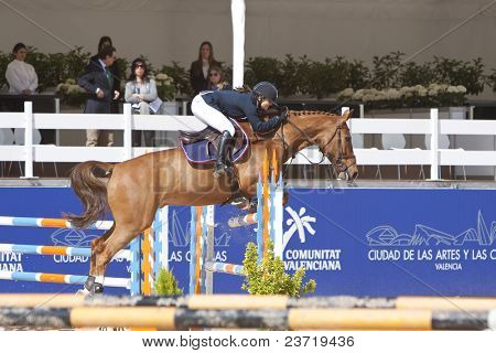 VALENCIA, Spagna - 8 maggio: Il pilota Squibb, cavallo Rusty, Gran Bretagna nel Global Champions Tour Valen