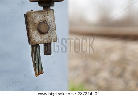 Wire Breakage Of Aluminum Grounding Wire. Old Wire Damage. Violation Of Safety Standards. Negligence