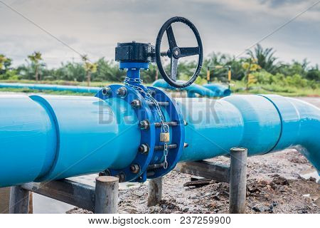 Butterfly Valve Used To Control The Drain Pipe.manual Valve.