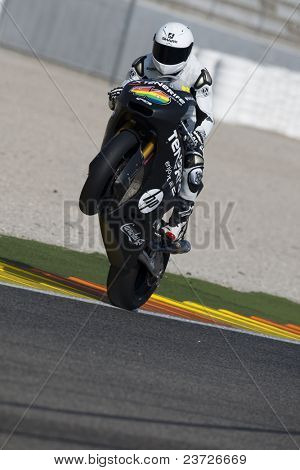 VALENCIA, Spanje - 11 februari: De deelnemer in de Moto2 en de 125cc - Aleix Espargaro - testen op Februa
