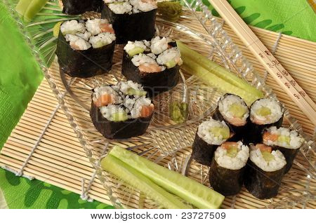 Sushi su vassoio