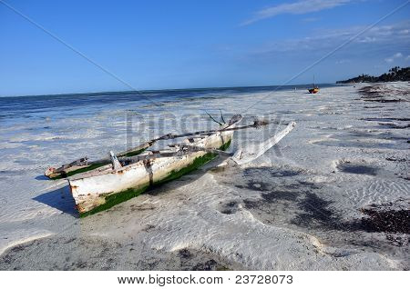łodzie na plaży Zanzibar