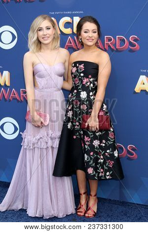 LAS VEGAS - APR 15:  Madison Marlow, Taylor Dye, Maddie and Tae at the Academy of Country Music Awards 2018 at MGM Grand Garden Arena on April 15, 2018 in Las Vegas, NV