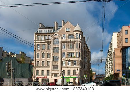 Russia, Saint Petersburg - August 18, 2017: View Of The House Number 125, Ligovsky Prospect