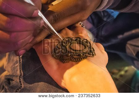 Drawing Process Of Henna Menhdi