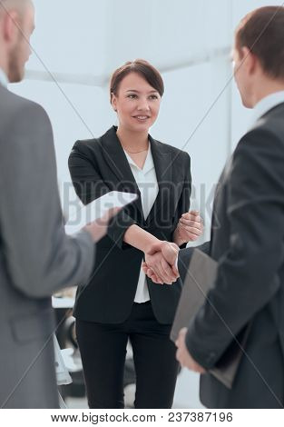 Businesswoman shaking hands with a businssman during a meeting