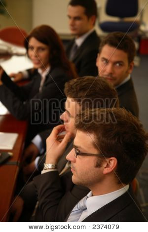 Dibattito - gruppo di cinque riunioni professionali
