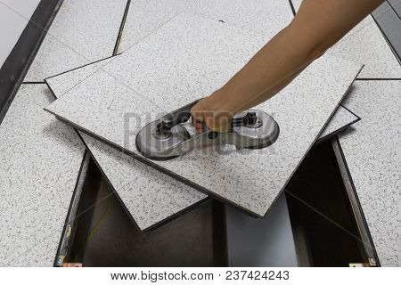 Suction Lifter - Tool Platform - The Open Floor In Server Room Raised Floor Tile Lifter