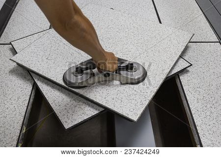 Suction Lifter - Tool Platform - The Open Floor In Server Room Raised Floor Tile Lifter