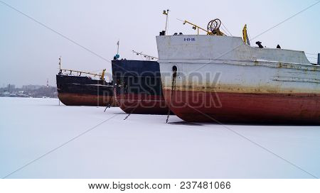 Winter Sludge Of Motor Ships In The Krasnoarmeyskiy Volcano Of Volgograd
