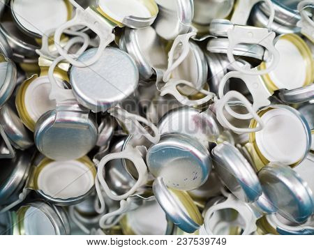 Close Up Pull-off Bottle Caps For Recycle