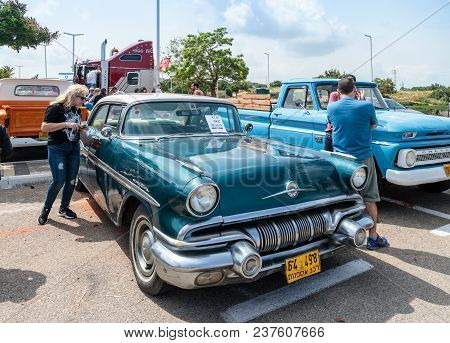Nahariyya, Israel - April 21, 2018 : Pontiac Chieftain At An Exhibition Of Vintage Cars Parked Near 