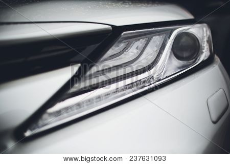 Front Headlight With Brilliant Reflections Auto White Body