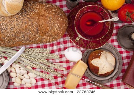 Old Fashioned pranzo con pane e focacce
