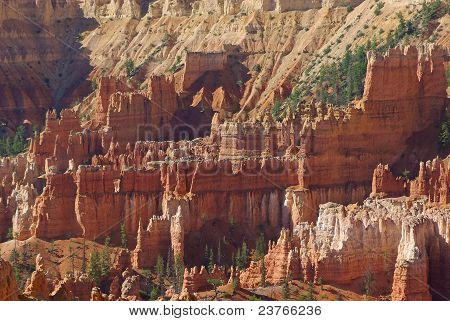 Slott-liknande stenar i Brice Canyon