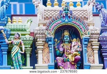 Singapore - Feb 24 : Statues In Sri Veeramakaliamman Temple In Little India, Singapore On February 2