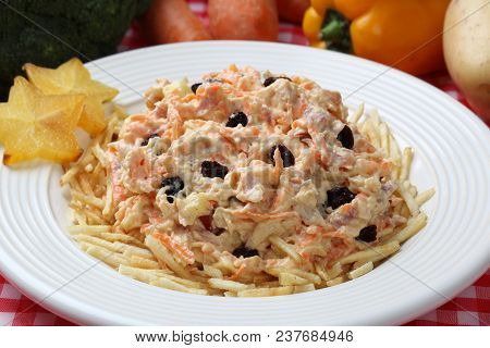 Simple, Fresh Salad With Vegetables, Grilled Chicken And Smoked Ham In White Plate. Salpicao De Fran