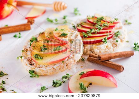 Crisp Bread Snack With Apple Slices, Cinnamon, Greek Youghurt, Honey And Fresh Thyme. Easy Breakfast