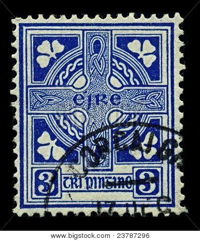 İrlanda-1922 yaklaşık: İrlanda'da basılmış damga Kelt haçı görüntüsünü birleştirme bir simge gösterir