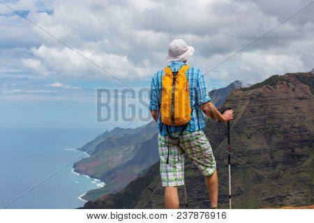 Hike in Na Pali coast in Kauai icland, Hawaii