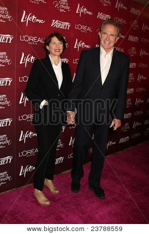 LOS ANGELES - syyskuu 23: Annette Bening, Warren Beattyn saapuu eri 's Power naisten lounas