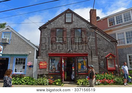 Rockport, Ma, Usa - Jul. 25, 2015: Historic Gallery On Bearskin Neck In Downtown Rockport, Massachus