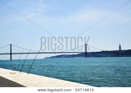 Kaj og broen i Lissabon, Portugal